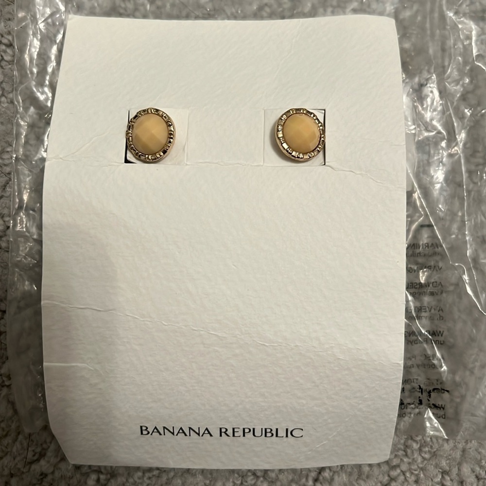 Banana Republic gumdrop stud earrings. 10k gold plated. Surgical steel post.